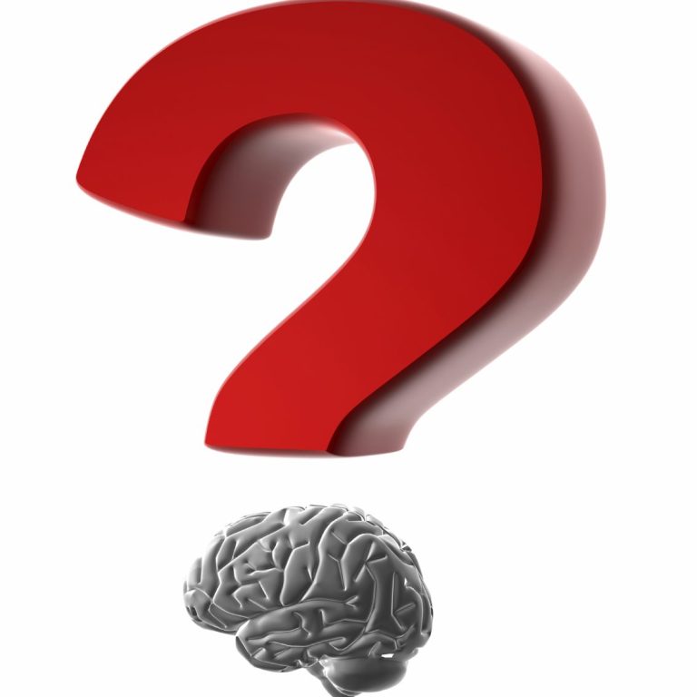 Signo de interrogación sobre un cerebro